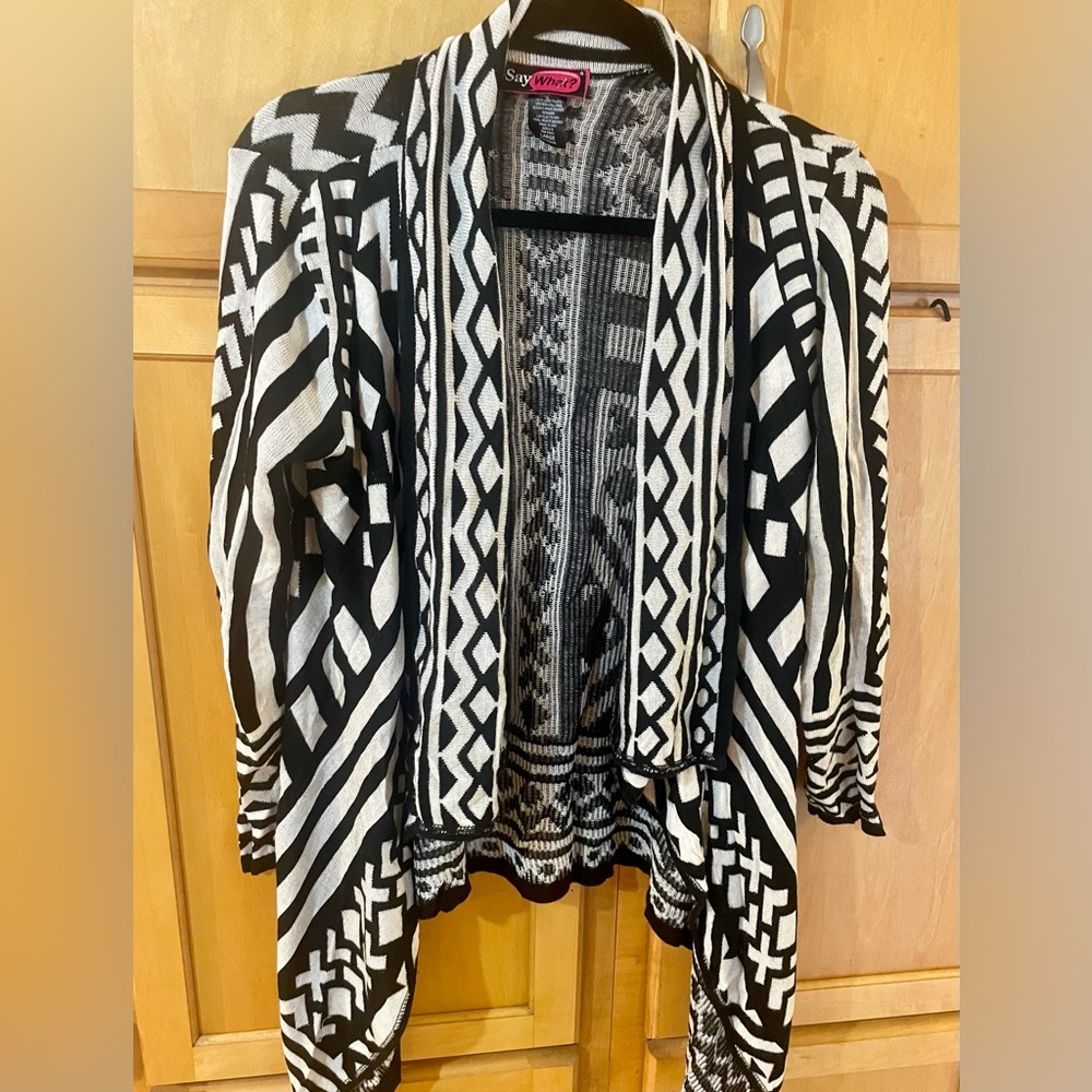 Aztec Black/White Cardigan Size L